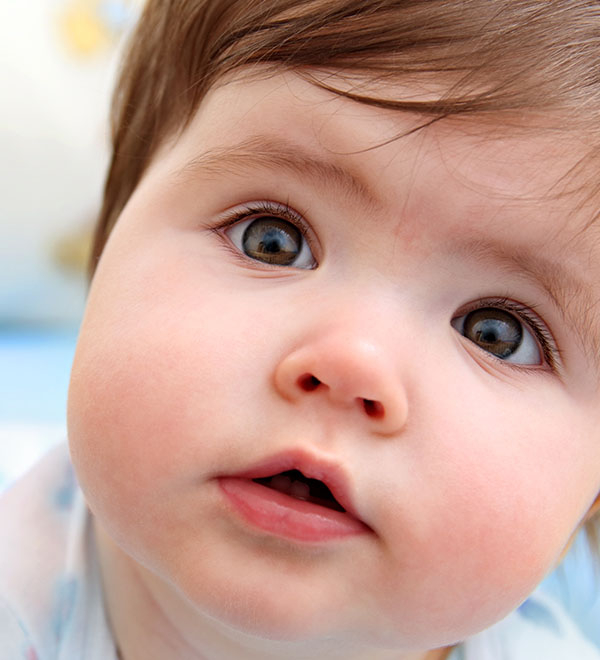 Bebés con ojos de color miel: ¿Qué los hace tan especiales?